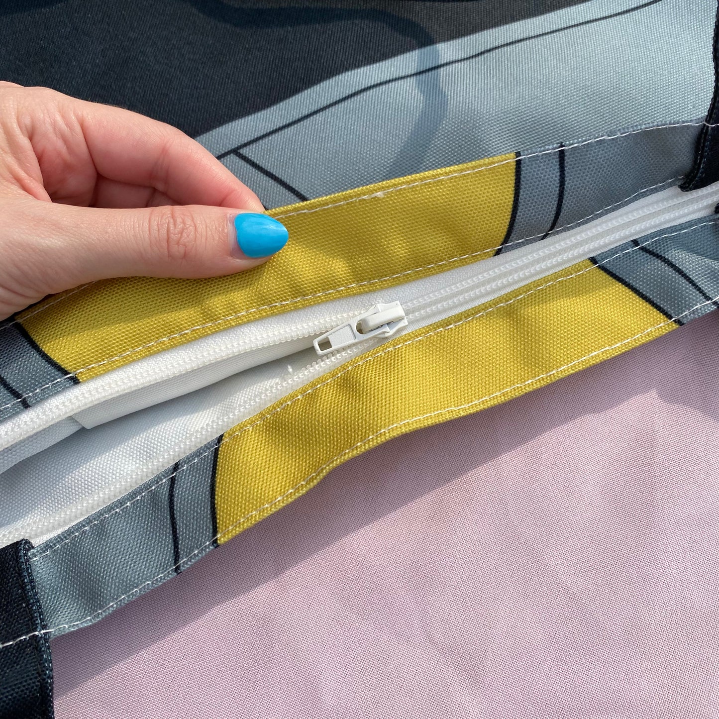 DS9 Uniform Zipper Tote Bag