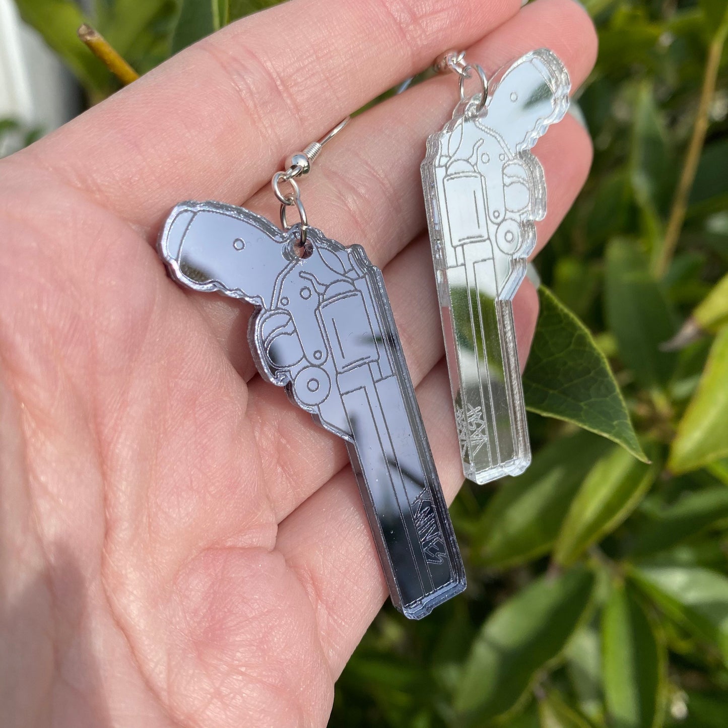 TRIGUN Vash the Stampede/Million Knives Guns Mirrored Earrings