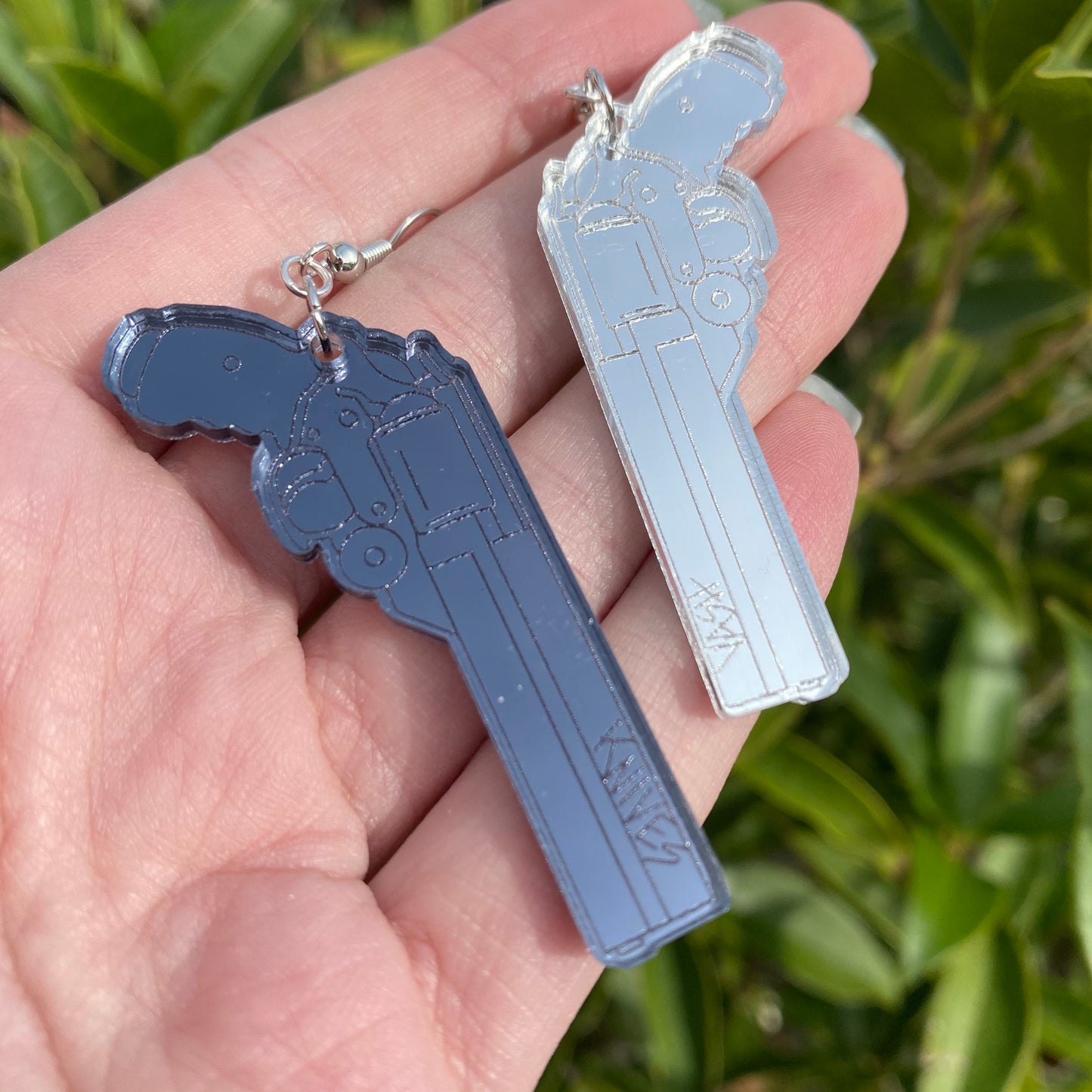 TRIGUN Vash the Stampede/Million Knives Guns Mirrored Earrings