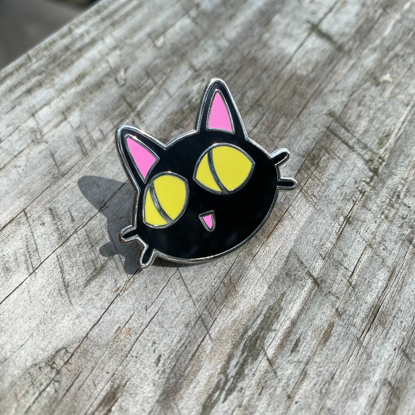 TRIGUN Kuroneko-sama Hard Enamel Pin