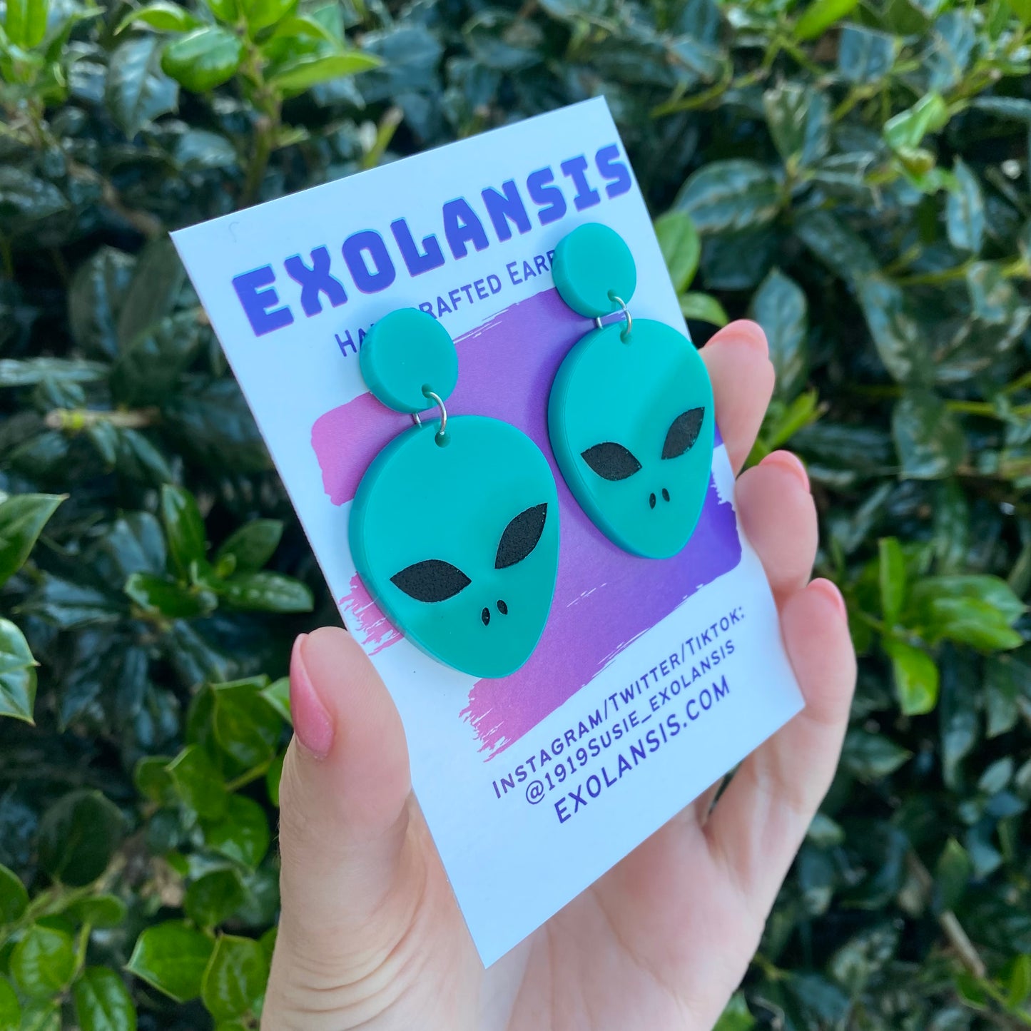 Dandadan Momo Alien Acrylic Earrings