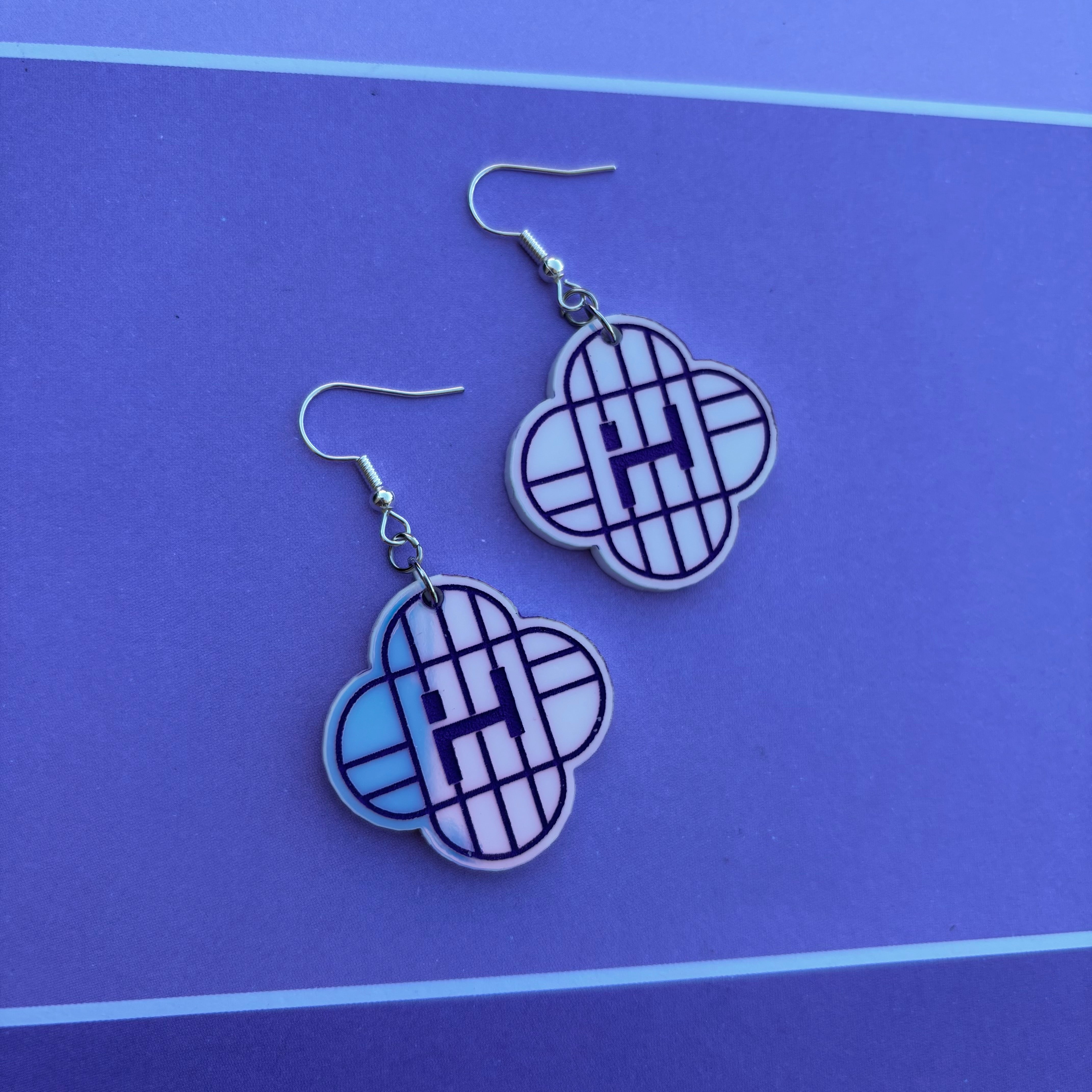 Huntrix Lightstick Color Shift Acrylic Earrings – EXOLANSIS