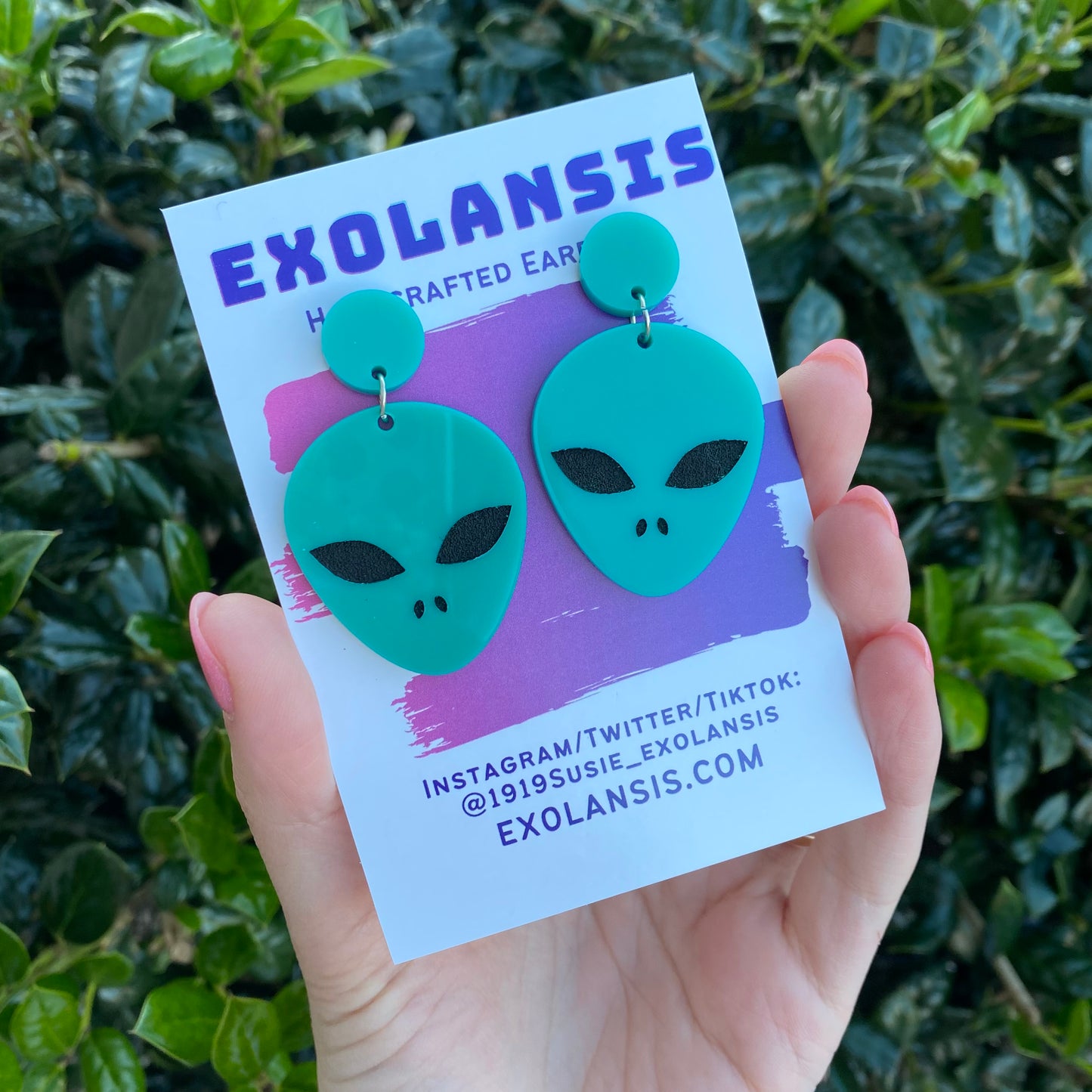 Dandadan Momo Alien Acrylic Earrings